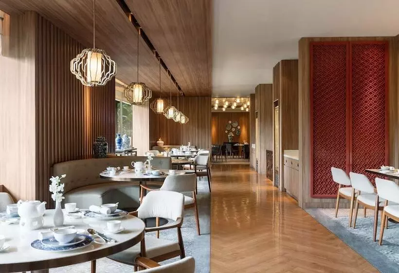 فندق Edsa Shangrila, Manila