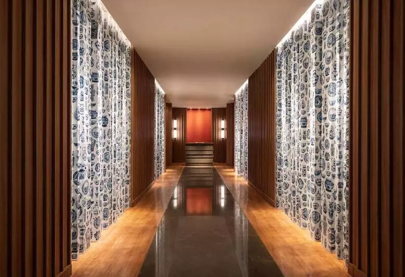 فندق Edsa Shangrila, Manila