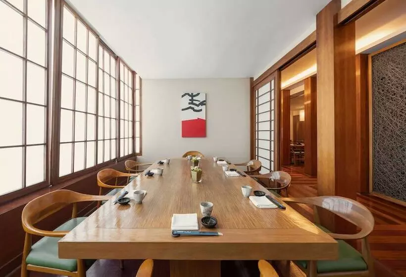 فندق Edsa Shangrila, Manila