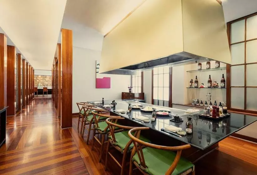 فندق Edsa Shangrila, Manila