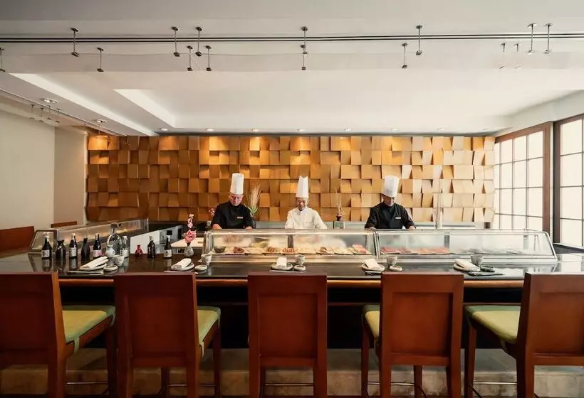 فندق Edsa Shangrila, Manila