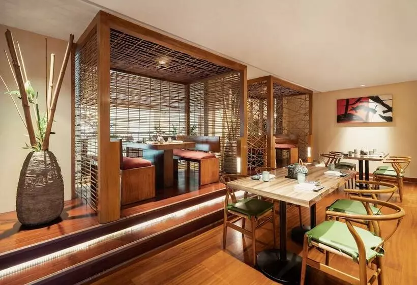 فندق Edsa Shangrila, Manila