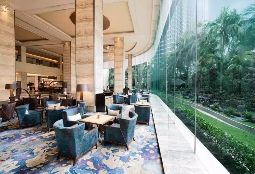 فندق Edsa Shangrila, Manila