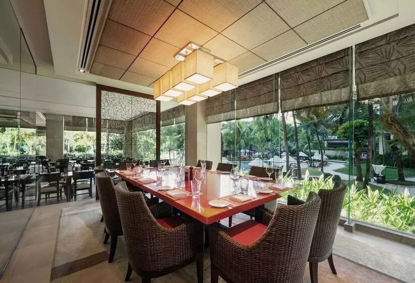 فندق Edsa Shangrila, Manila