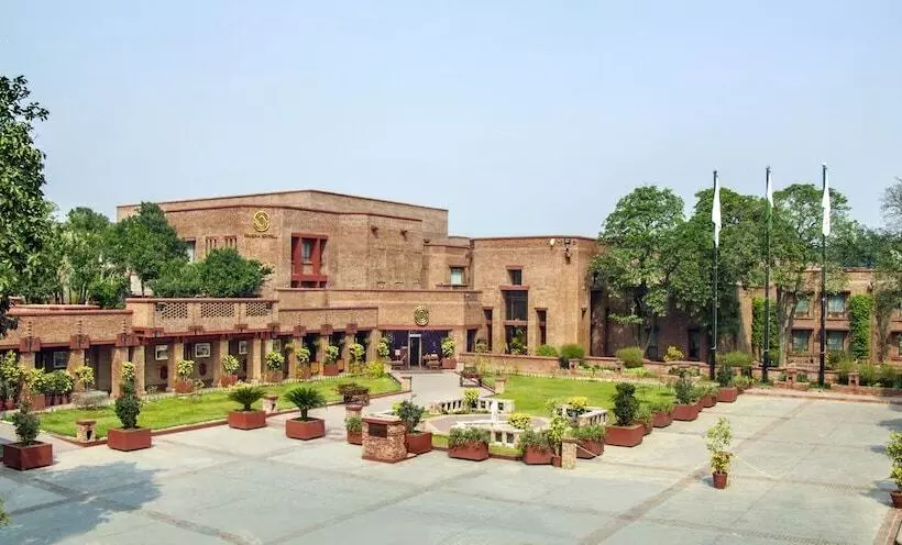 هتل Faisalabad Serena