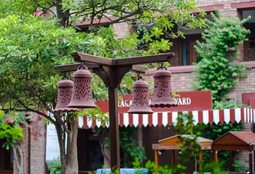 هتل Faisalabad Serena