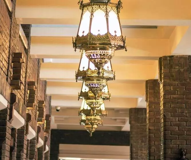 هتل Faisalabad Serena