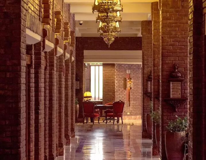 هتل Faisalabad Serena