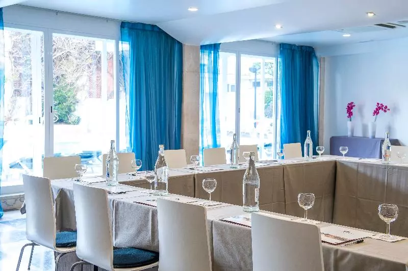 هتل Londres Estoril / Cascais