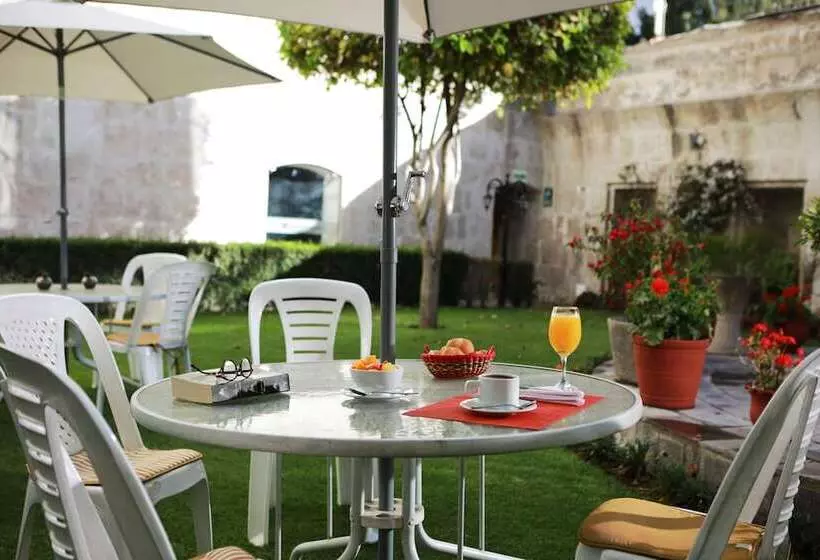 فندق San Agustin Posada Del Monasterio