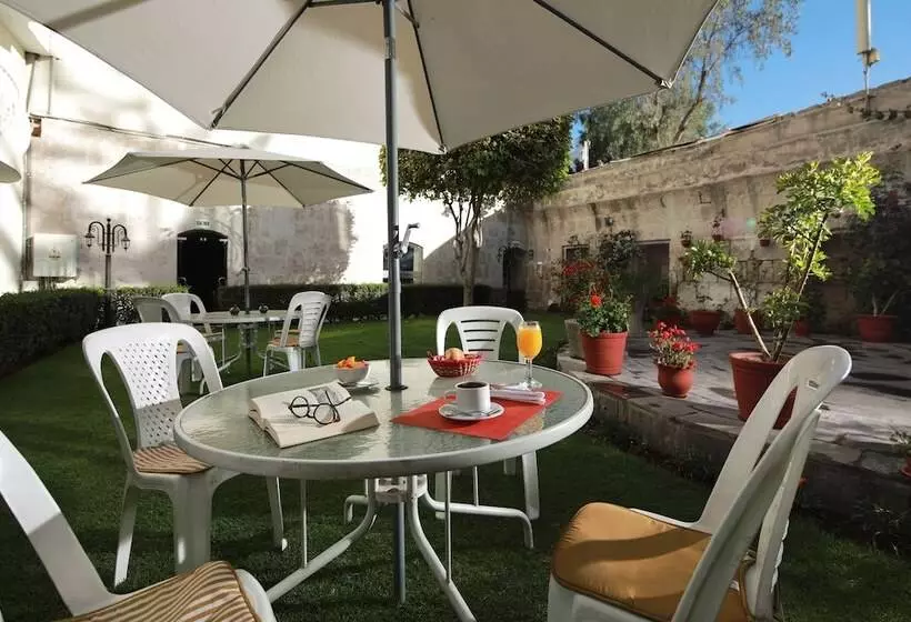 فندق San Agustin Posada Del Monasterio