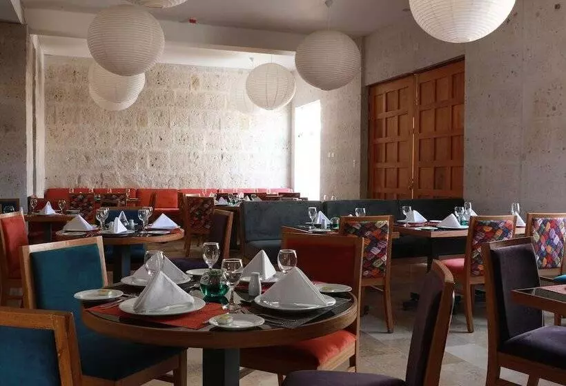 فندق San Agustin Posada Del Monasterio