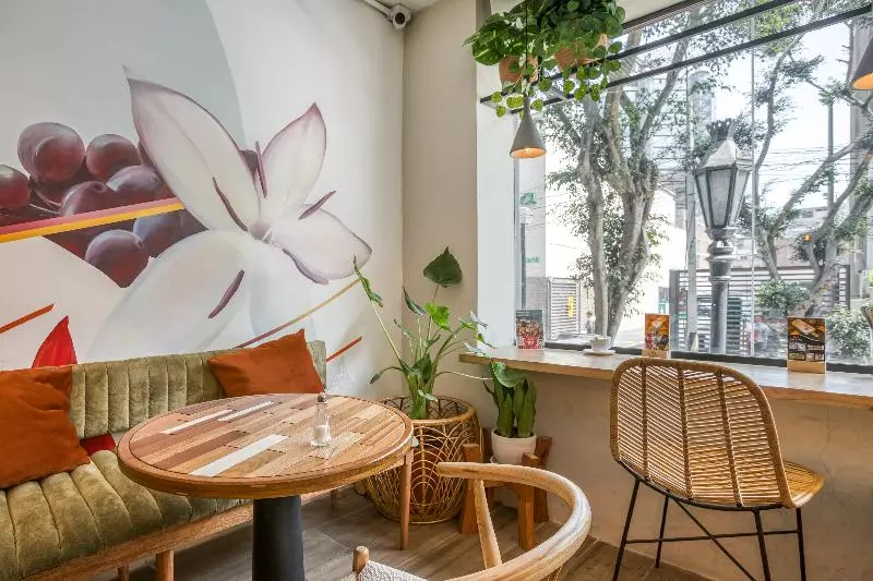 فندق Naia Miraflores Lima  Formerly Selina Miraflores Lima