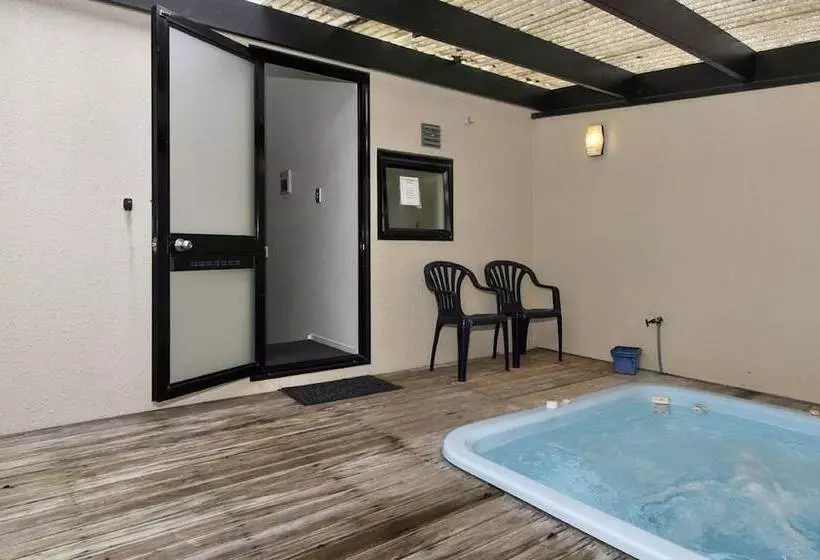 호텔 Wylie Court Motor Lodge