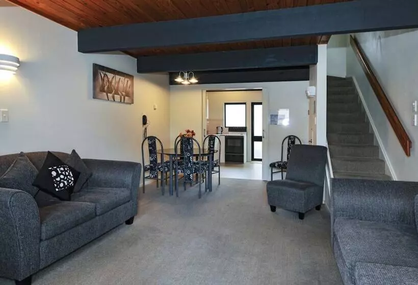 호텔 Wylie Court Motor Lodge