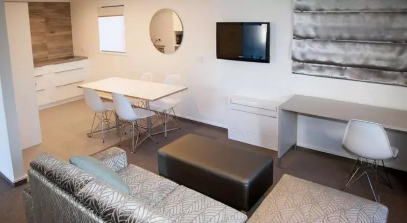 فندق على الطريق Aria on Bank