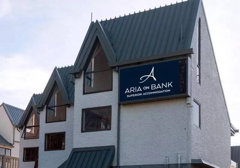 فندق على الطريق Aria on Bank