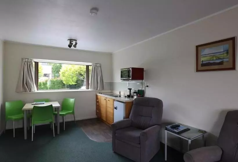 فندق على الطريق BK's Counties Motor Lodge