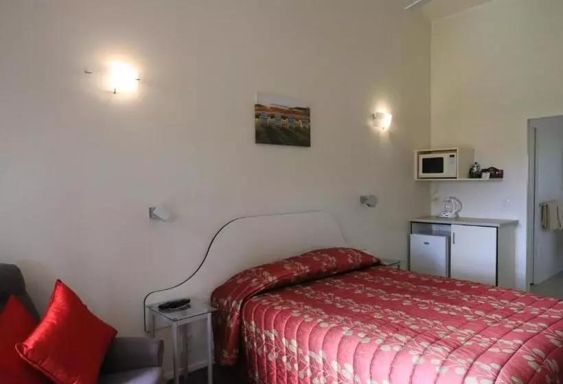 فندق على الطريق BK's Counties Motor Lodge