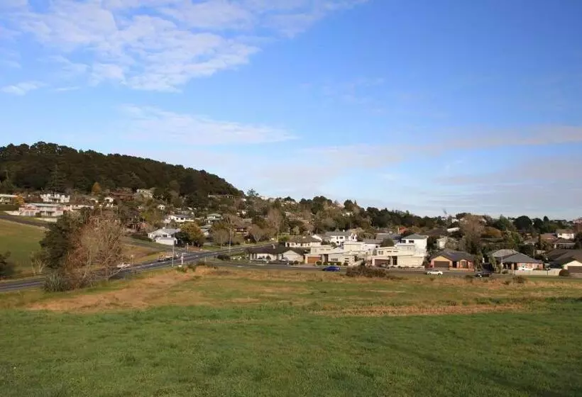 فندق على الطريق BK's Counties Motor Lodge