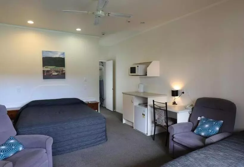 فندق على الطريق BK's Counties Motor Lodge