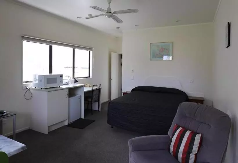 فندق على الطريق BK's Counties Motor Lodge