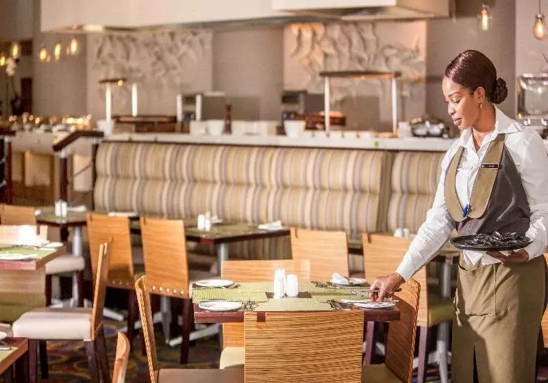 בית מלון כפרי Garden Court Marine Parade