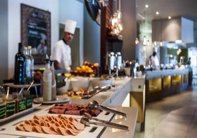 בית מלון כפרי Garden Court Marine Parade