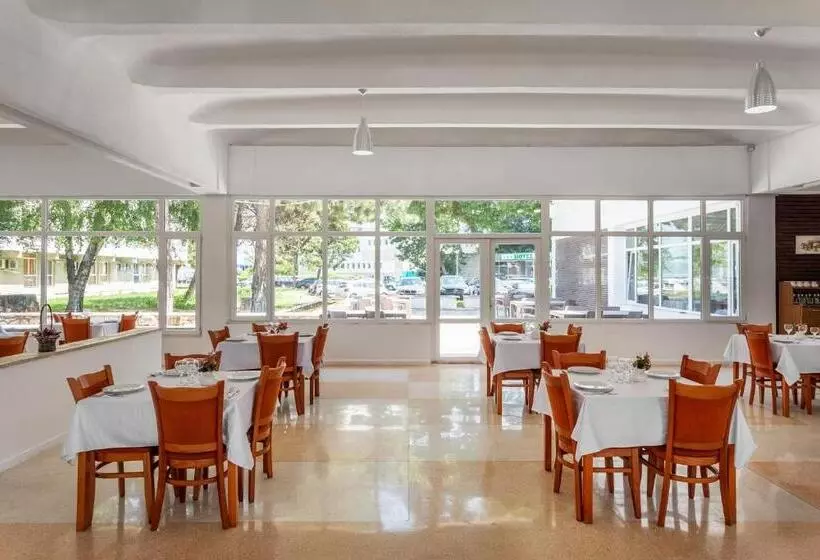 فندق Siret Saturn