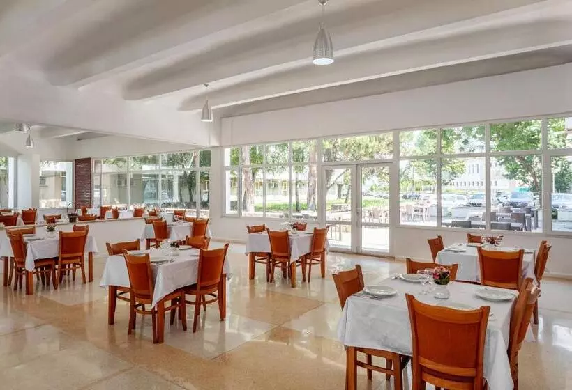 فندق Siret Saturn