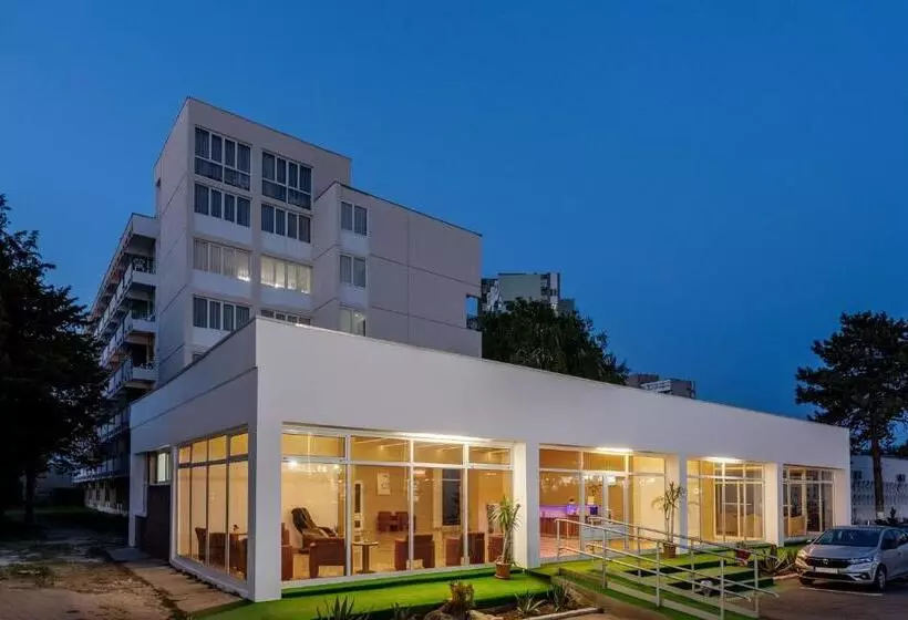 فندق Siret Saturn