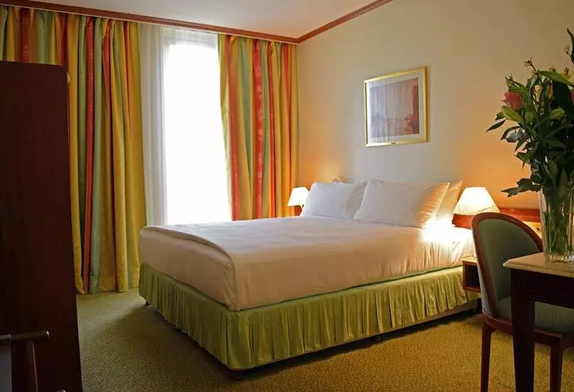 Отель Al Khozama