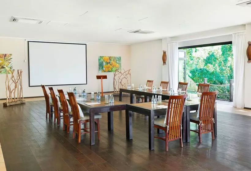 هتل Doubletree By Hilton Seychelles Allamanda Resort & Spa