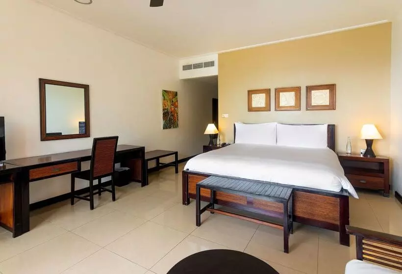 هتل Doubletree By Hilton Seychelles Allamanda Resort & Spa