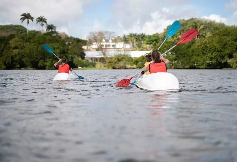 هتل Fisherman S Cove Resort