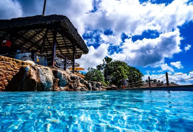 هتل Fisherman S Cove Resort