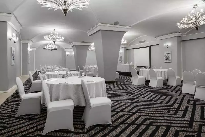 هتل Four Points By Sheraton Dar Es Salaam New Africa