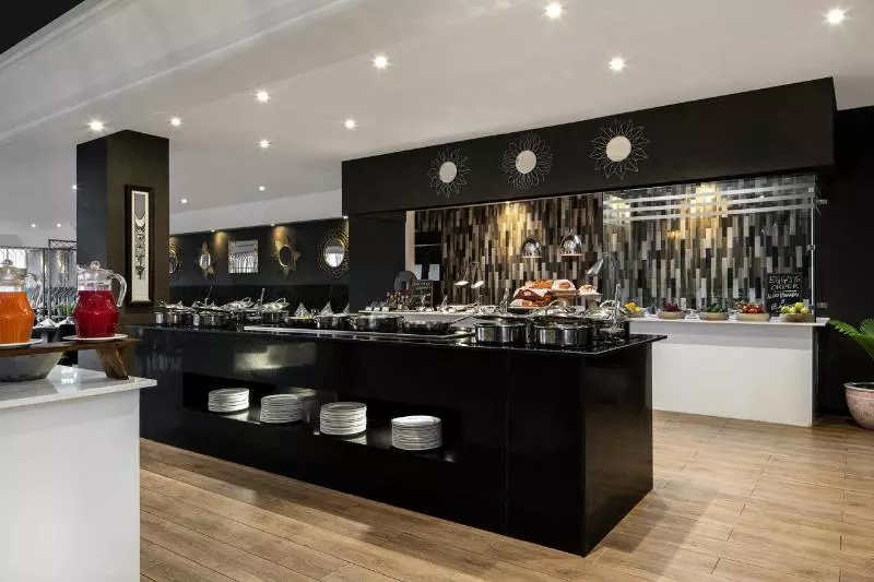 هتل Four Points By Sheraton Dar Es Salaam New Africa