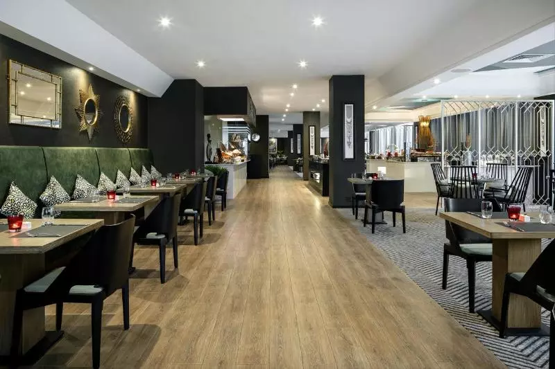 هتل Four Points By Sheraton Dar Es Salaam New Africa