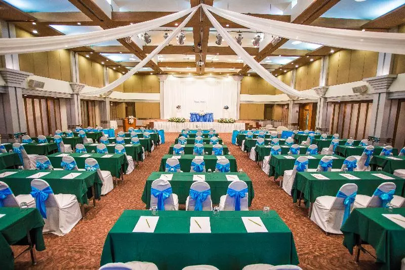 فندق Phuket Merlin