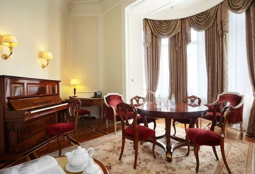 ホテル Savoy Moscow