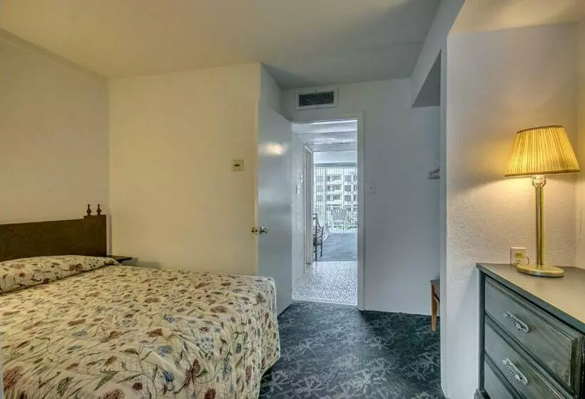 Admiral Resort Motel