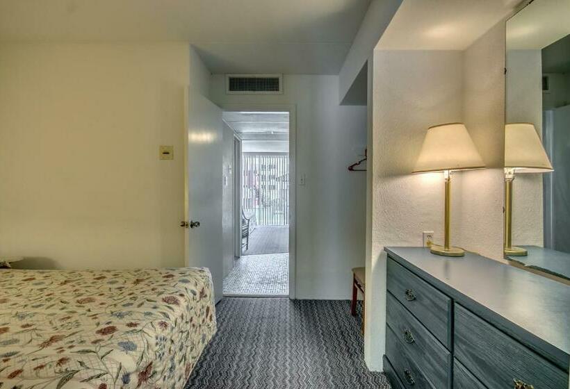 Admiral Resort Motel