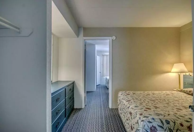 Admiral Resort Motel