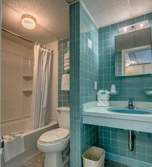 Admiral Resort Motel