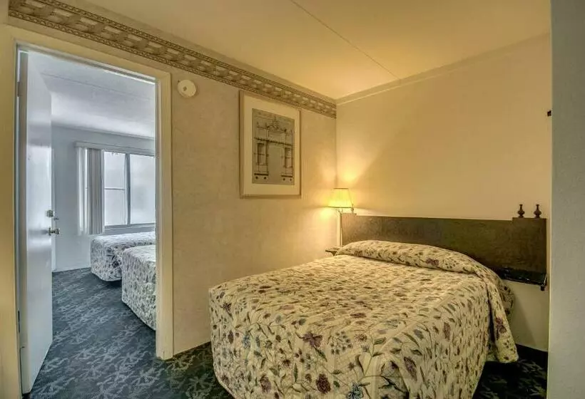 Admiral Resort Motel