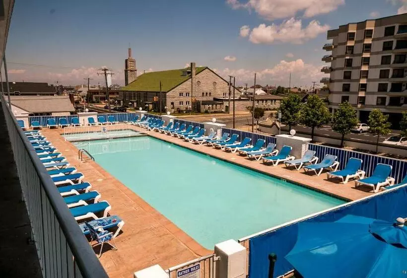 Admiral Resort Motel