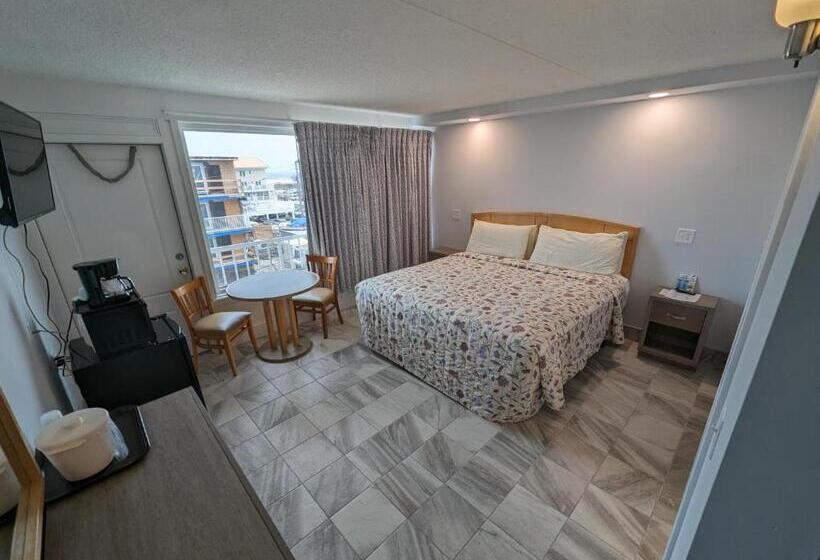 Admiral Resort Motel