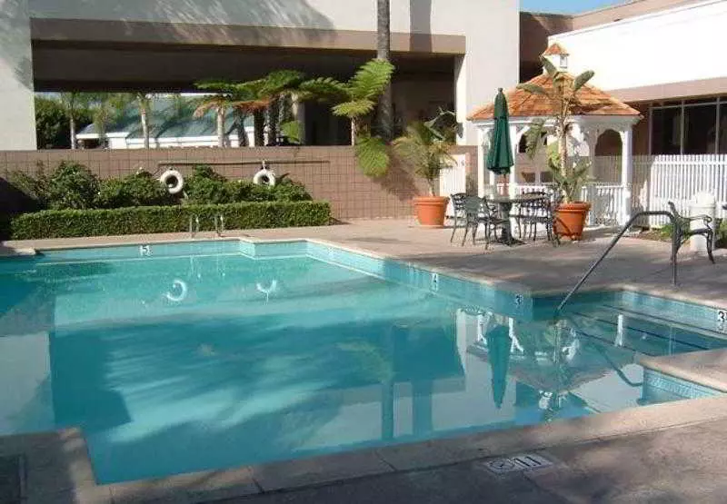 호텔 Courtyard By Marriott Baldwin Park