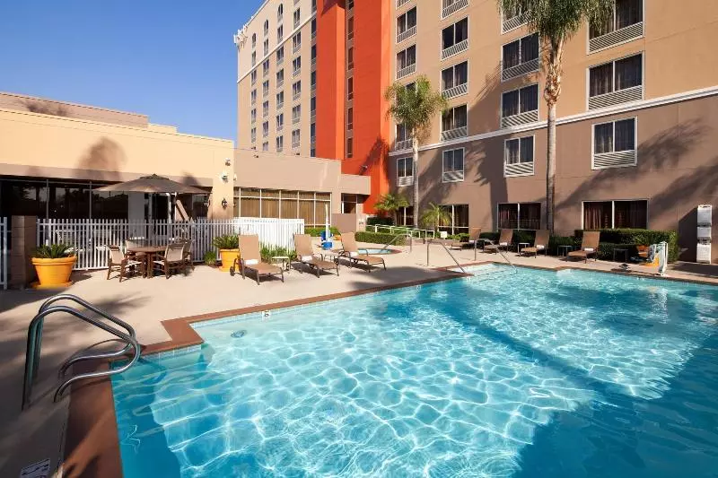 호텔 Courtyard By Marriott Baldwin Park